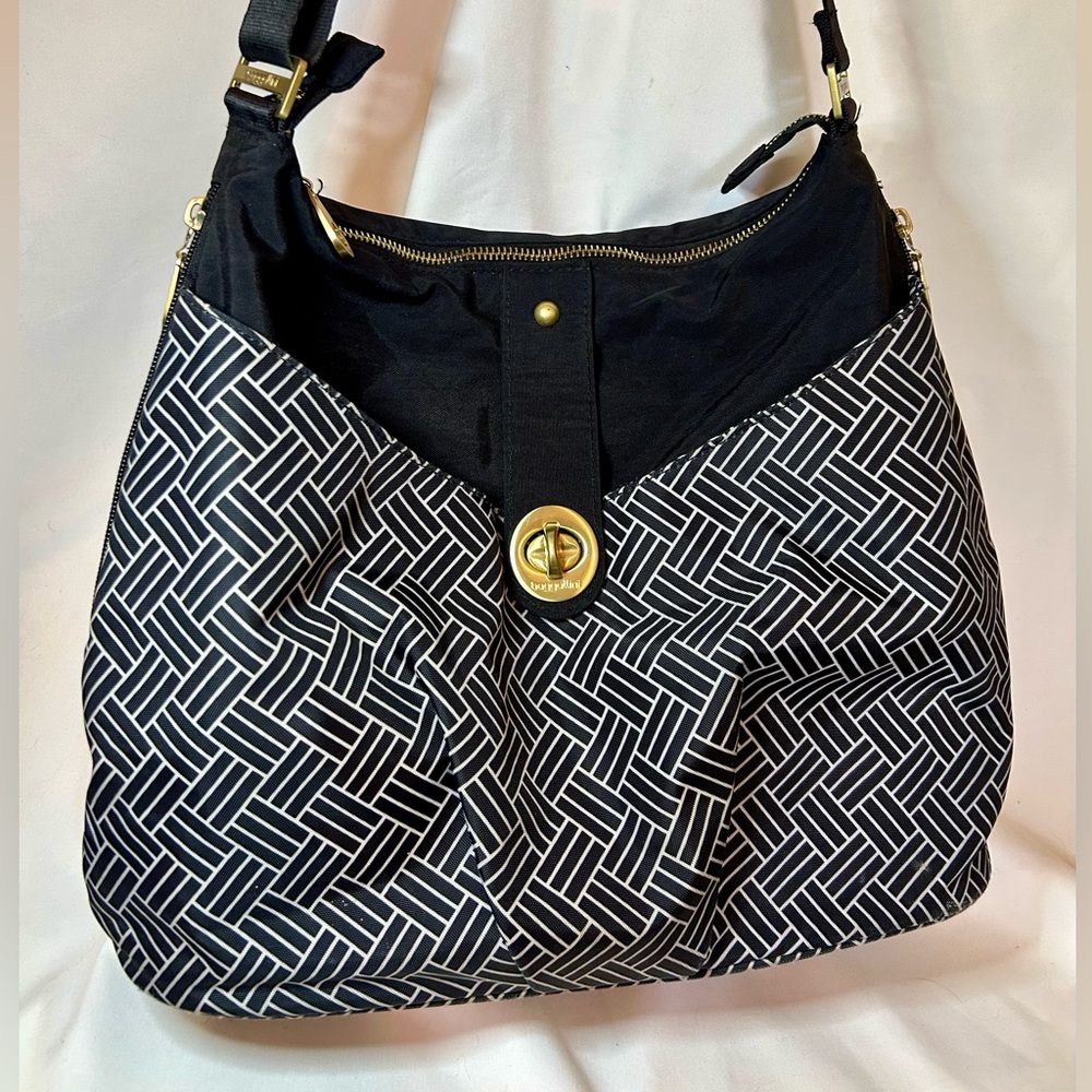 Baggallini Black and White Geometric Purse ~ Lots of Pockets